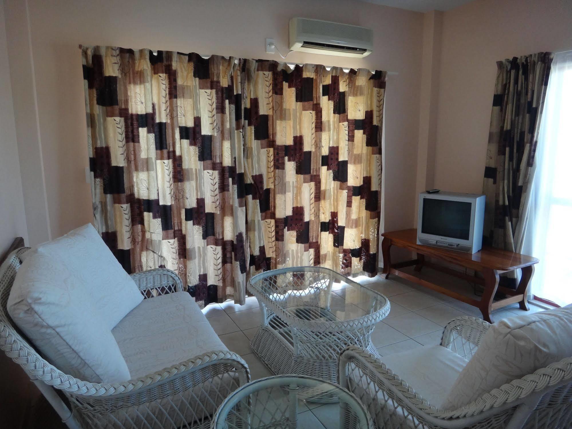 Hotel Elisa Апиа Экстерьер фото